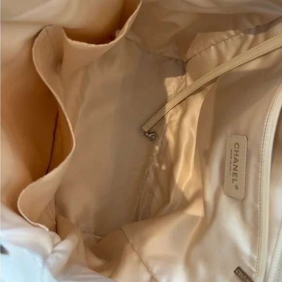 CHANEL Mademoiselle Lock Quilted Handbag - Picture 10 of 11